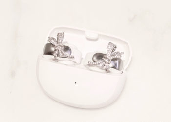 Bose clip on earrings bow design