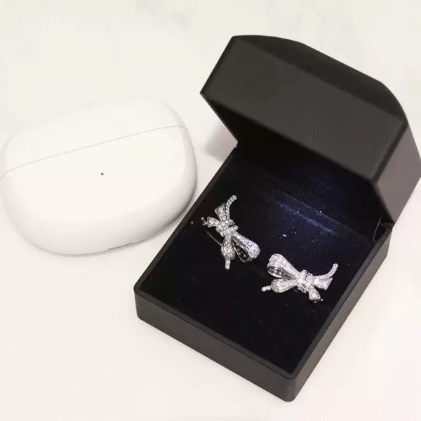 Bose clip on earrings bow design