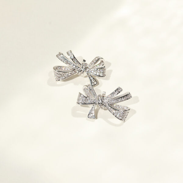 Dazzling Huawei ear cuff headphones