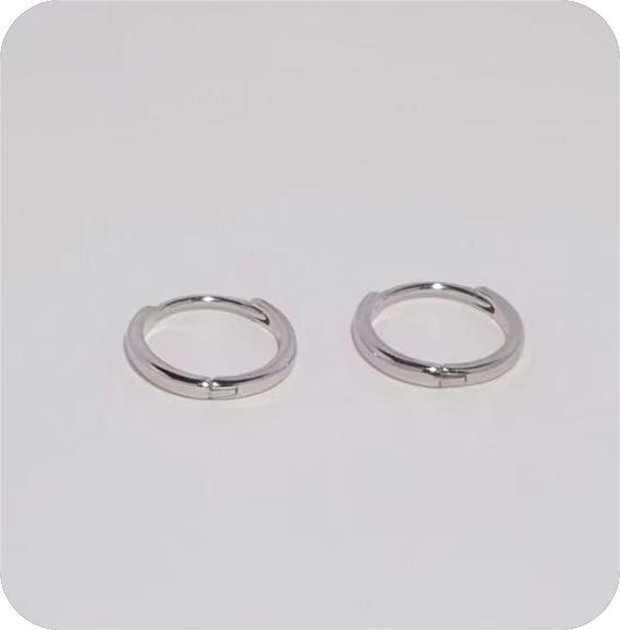 Small hoop earrings for women, lgihtweight hypoallergenic huggie earrings, cartilage hoops for women trendy jewelry