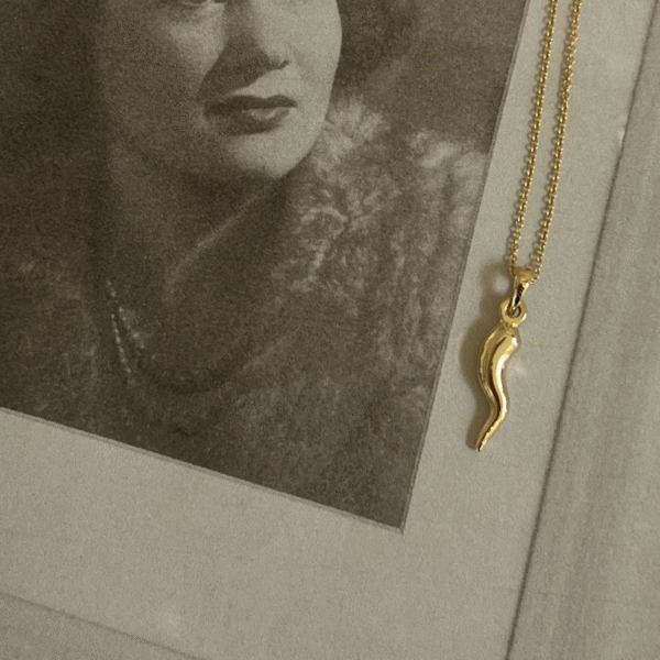 dainty gold necklace for women