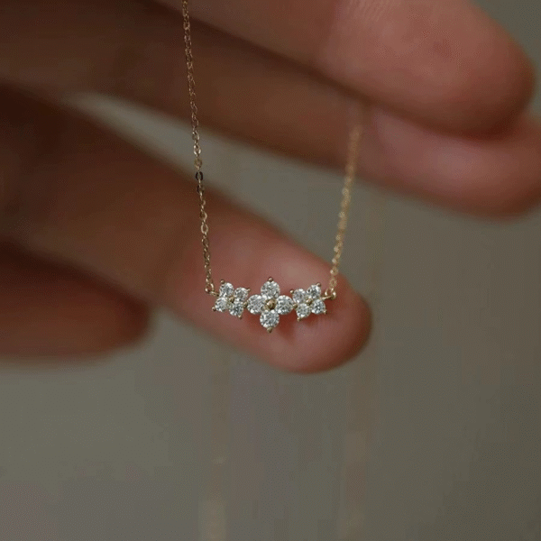 Trendy 925 Sterling Silver Clover Charm Necklace 14K Gold Plated Flower Clavicle Chain for Christian Weddings Engagements Zircon