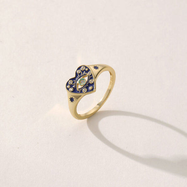 d2 2025 Trendy High Quality Brass Eye Ladies Gold Ring Black Heart Shaped Gold Plated Stackable Rings Christian Style Unique Engagement Rings