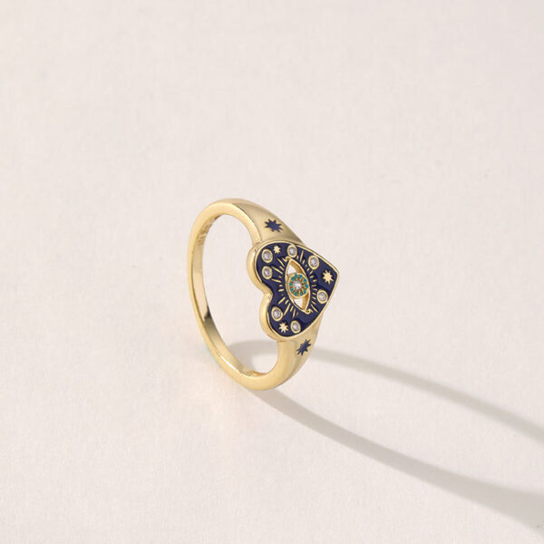 d5 2025 Trendy High Quality Brass Eye Ladies Gold Ring Black Heart Shaped Gold Plated Stackable Rings Christian Style Unique Engagement Rings