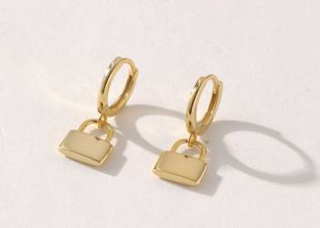 Trendy Minimalist Gold-Plated Lock Hoop Earrings Women’s Brass Huggie Fashion Earrings for Women Drop Jearlry Wholesale Gold Nugget Earrings