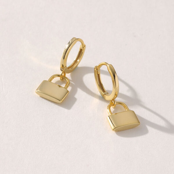 f2 Trendy Minimalist Gold-Plated Lock Hoop Earrings Women's Brass Huggie Fashion Earrings for Women Drop Jearlry Wholesale Gold Nugget Earrings