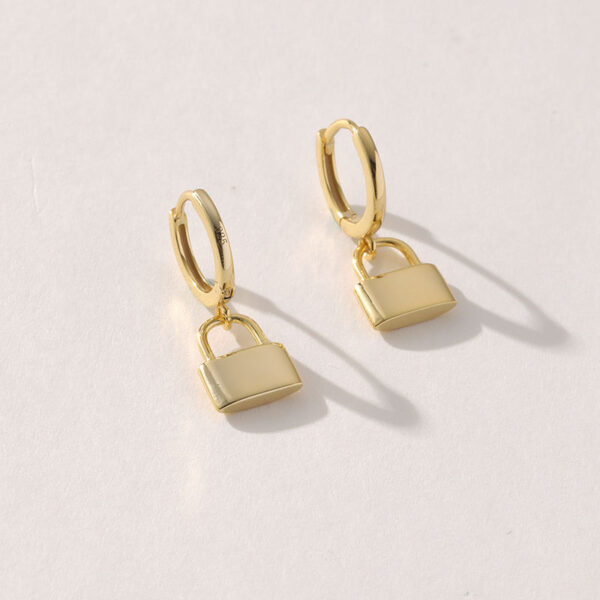 f3 Trendy Minimalist Gold-Plated Lock Hoop Earrings Women's Brass Huggie Fashion Earrings for Women Drop Jearlry Wholesale Gold Nugget Earrings