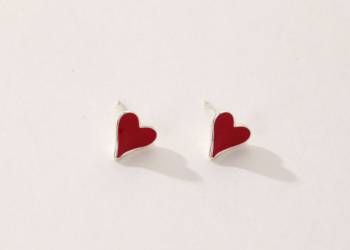 High Quality Hypoallergenic Stud Earrings Red Heart Shaped Stud Earrings for Women Fashion Accessories for Daily Wear