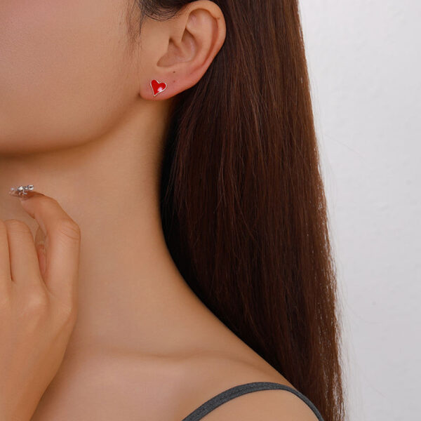 i5 High Quality Hypoallergenic Stud Earrings Red Heart Shaped Stud Earrings for Women Fashion Accessories for Daily Wear