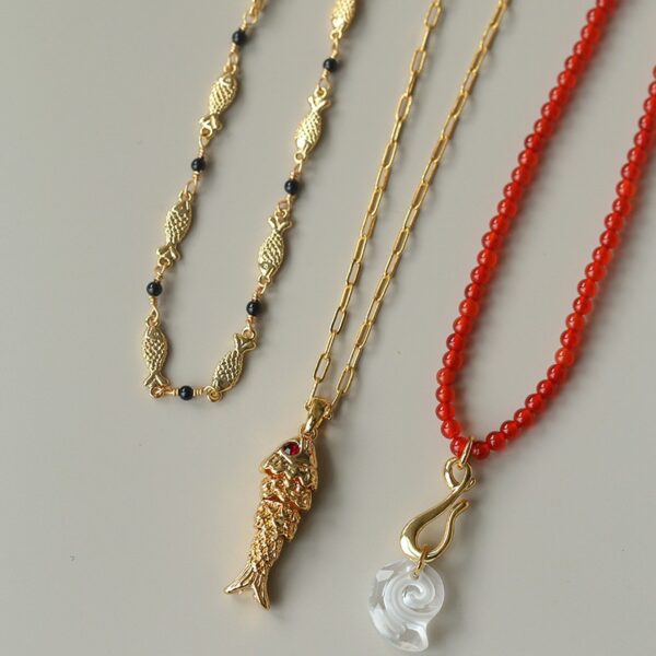 European and American Fashion Vintage Choker Necklace, Delicate Layered Fish Pendant Charm Necklace,Brass Electroplated Neck Chain for Women