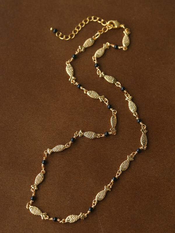 European and American Fashion Vintage Choker Necklace, Delicate Layered Fish Pendant Charm Necklace,Brass Electroplated Neck Chain for Women